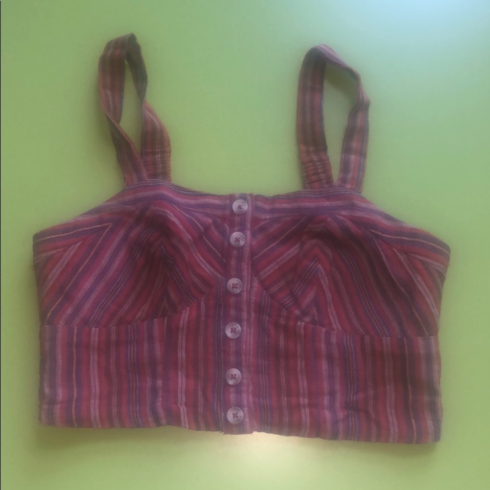 Super cute AE crop top